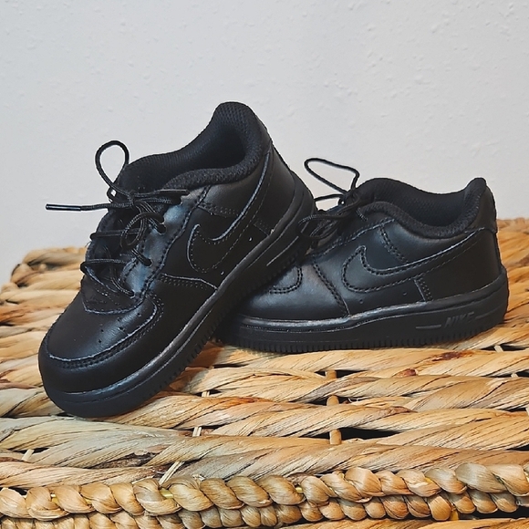 Nike Air Force 1 Kids Black Sneakers Tennis Shoes Sz. 7c - Picture 1 of 11